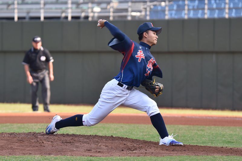 20181118中信盃黑豹旗冠亞軍戰，平鎮高中棒球隊先發投手，背號18號徐若熙。(資料照，王永志攝) 