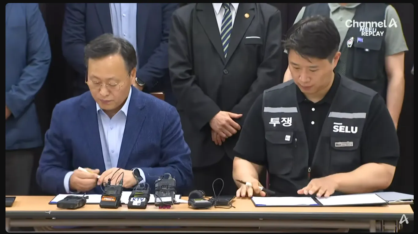 在南韓勞動部長親自介入調解下，三星電子勞資雙方在20日晚間達成臨時協議，暫緩啟動罷工。（翻攝自채널A News新聞影片）