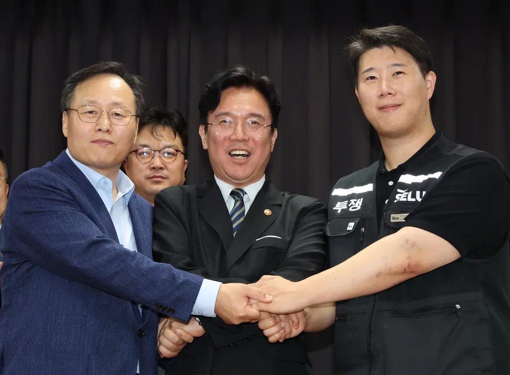 南韓三星電子勞資談判,在勞動部長親自介入下、成功在20日晚間達成共識,避免總罷工真實發生。(美聯社)
