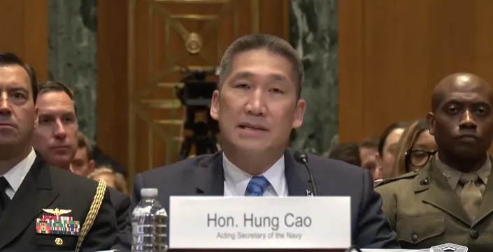 美國海軍代理部長 Hung Cao 於 5 月 21 日向參議院撥款國防小組委員會作證。（圖片來源：DVIDSHub）