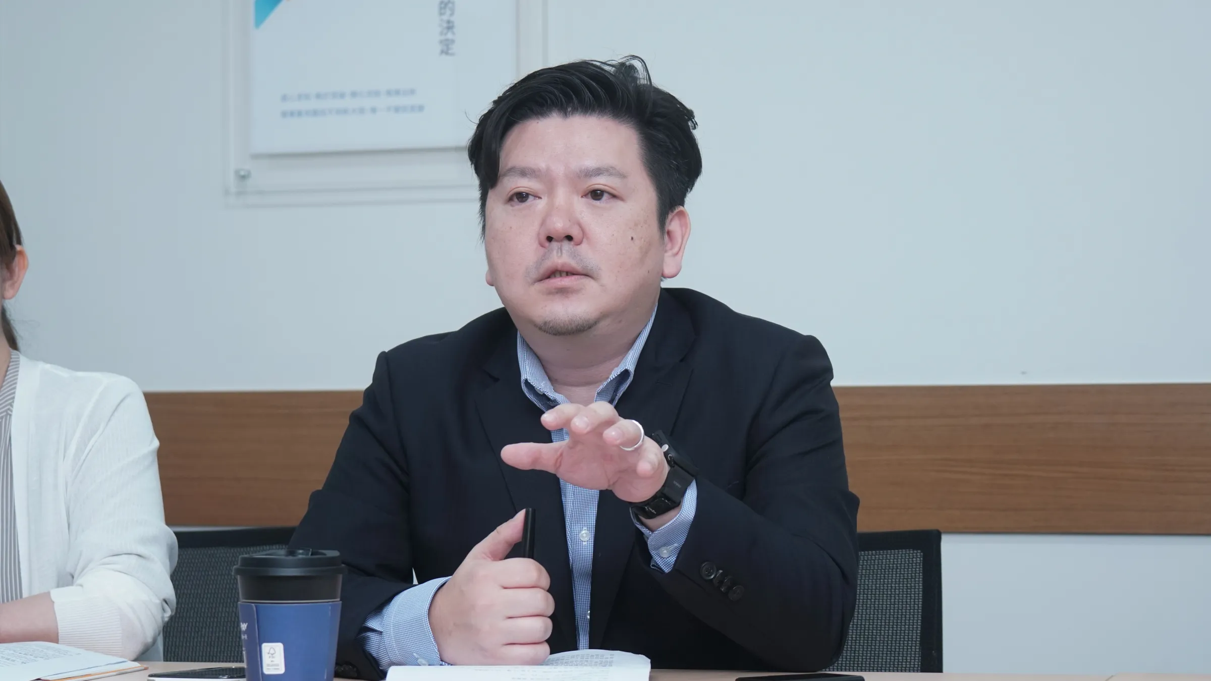 20260521-解密報告專題，裕融企業法遵室江政佳協理受訪。（蔡親傑攝）