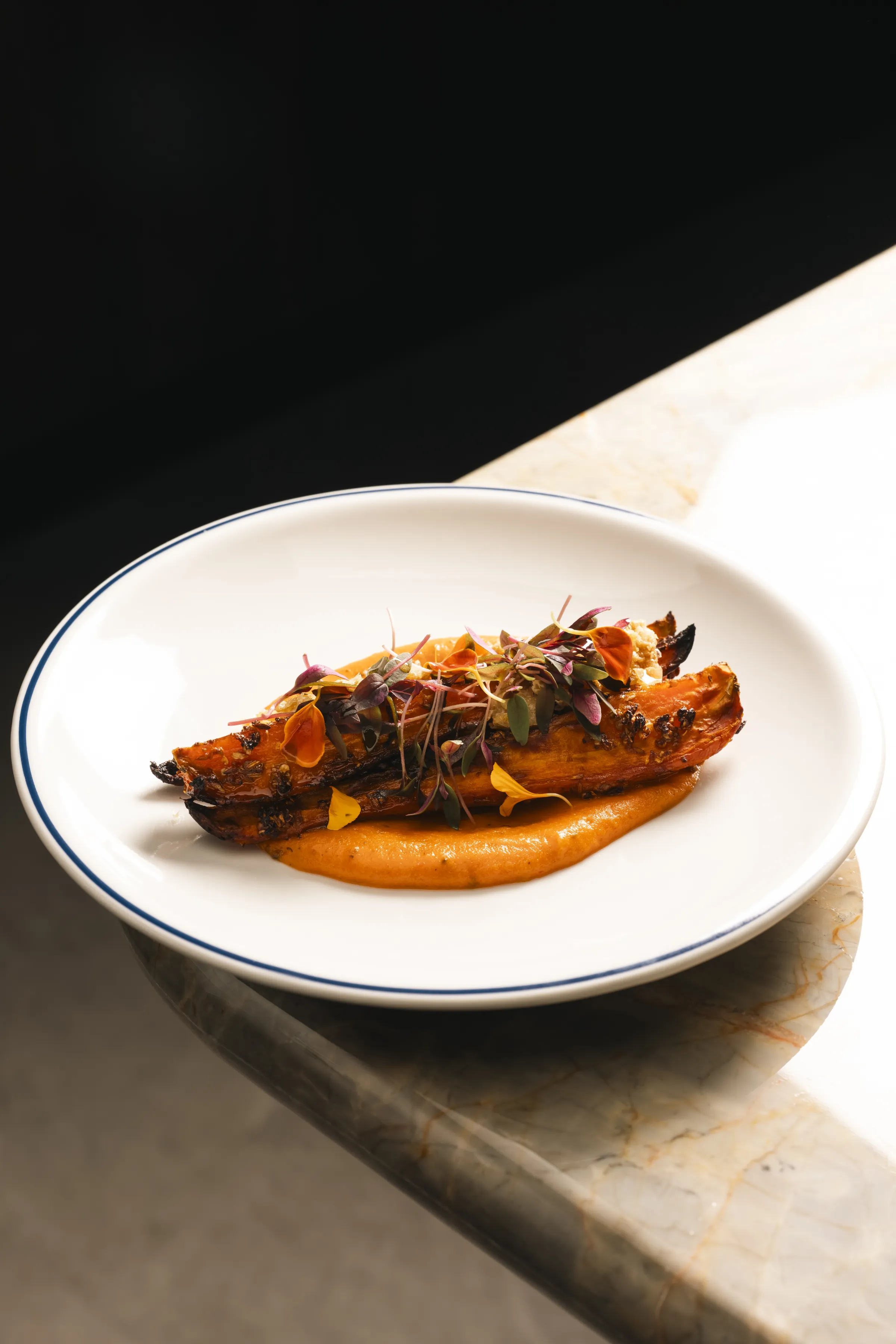 這道「香料烤胡蘿蔔｜羅梅斯科醬 Roasted Spiced Carrot｜Romesco 」是米澤文雄眼中最能代表 No Code 的風格及他的料理理念的菜餚。（圖/Leon Hung攝）