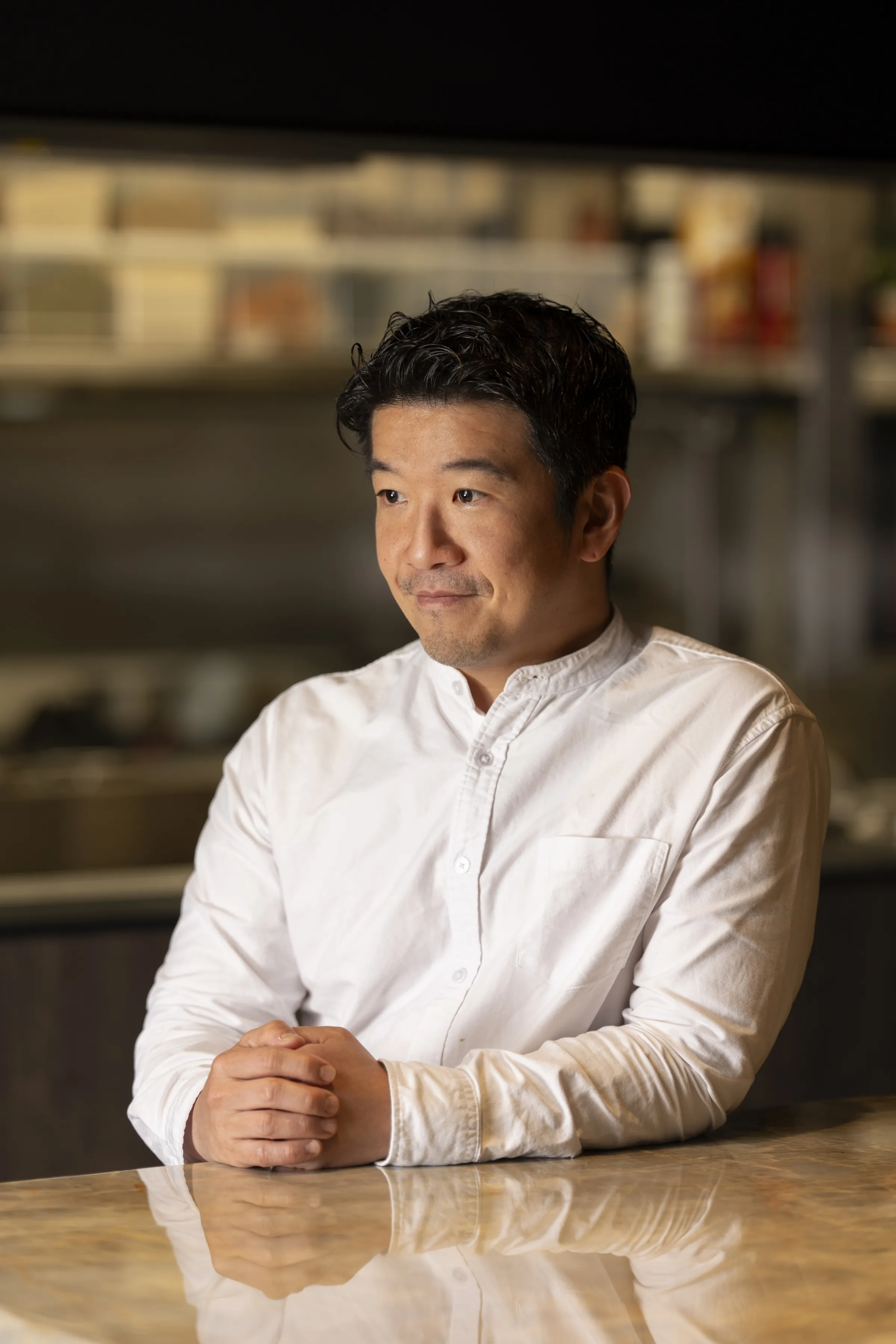 米澤文雄曾在 Jean-Georges 學藝，後回到東京開設 No Code 這個帶有強烈主廚視角的餐廳，他笑說「無框架」是他期待的料理面貌。（圖/Leon Hung攝）
