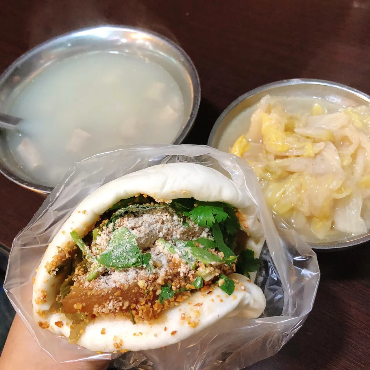 捷運紅線美食地圖：台北橋頭滷肉飯。（圖／台灣旅行小幫手提供）