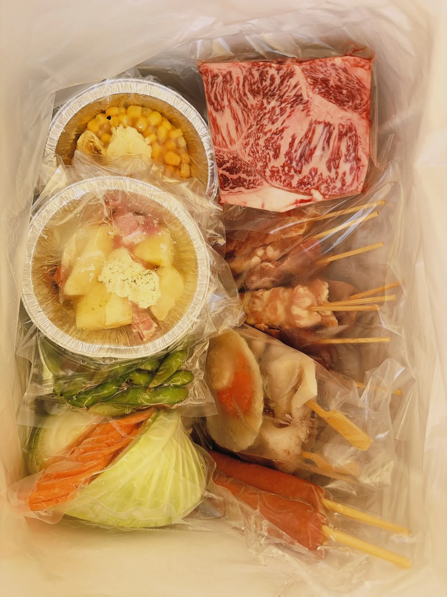 浅草の屋上でスカイツリーを眺めながらBBQと昭和レトロな縁日屋台を楽しめる期間限定ビアガーデン。（写真/ゆい/＠yui.injp提供）
