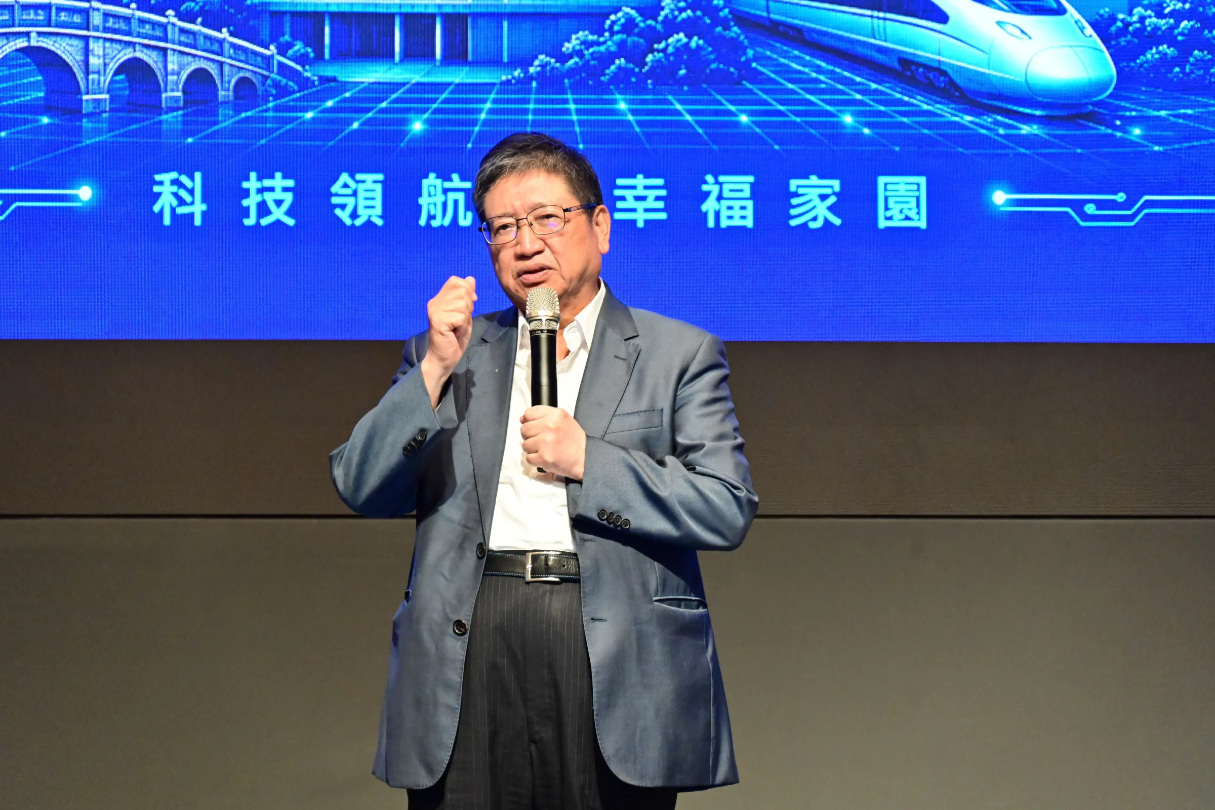 新竹縣長楊文科盼望善用AI科技，提升縣民安全性（圖:新竹縣政府提供）
