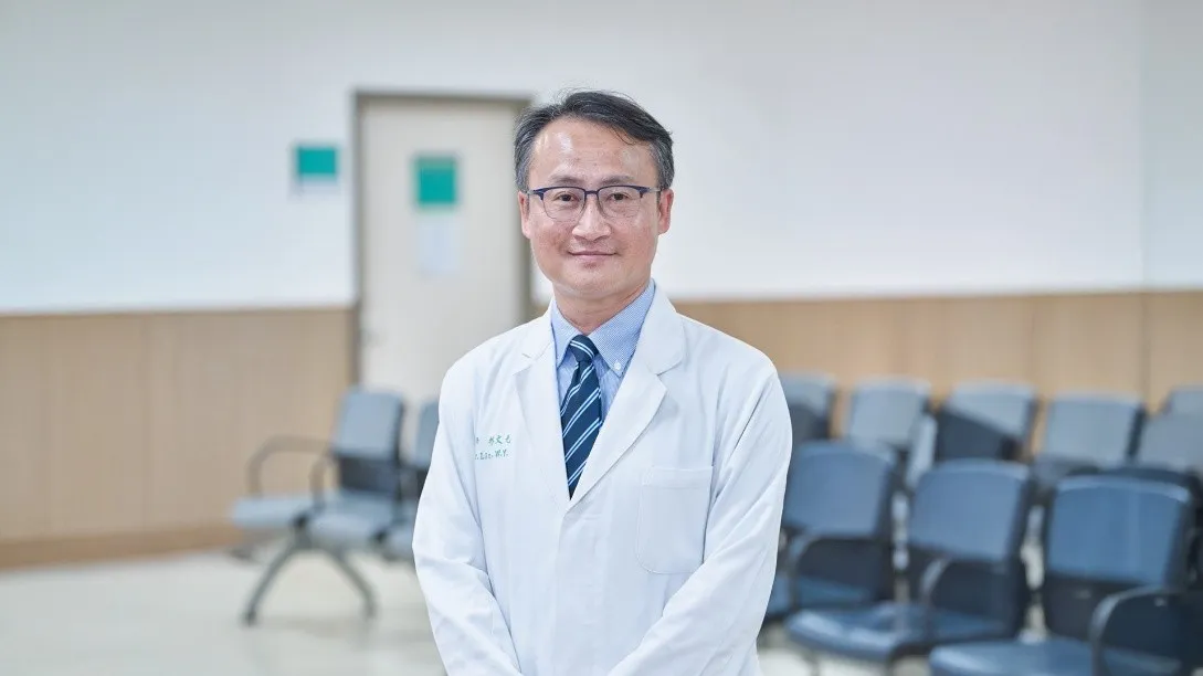台灣肥胖醫學會理事長林文元醫師表示，減重不該靠單打獨鬥，而需由醫師、營養師、運動治療師及心理師等專業團隊，共同制定個人化長期管理策略。