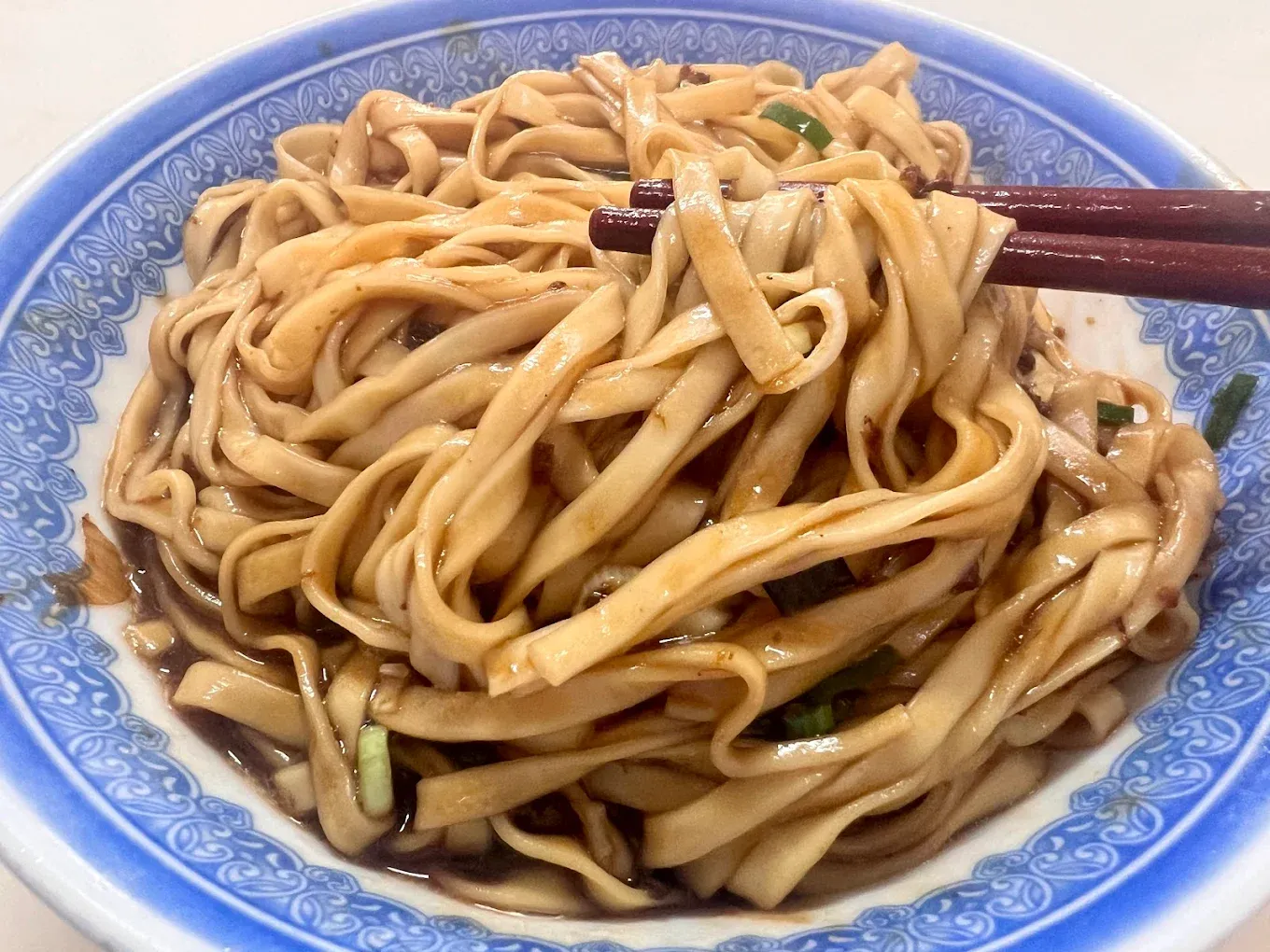 網友推薦，「文昌路炸醬麵」是份量之王，炸醬顏色較深，香氣濃厚且不死鹹。（圖／翻攝自google map）
