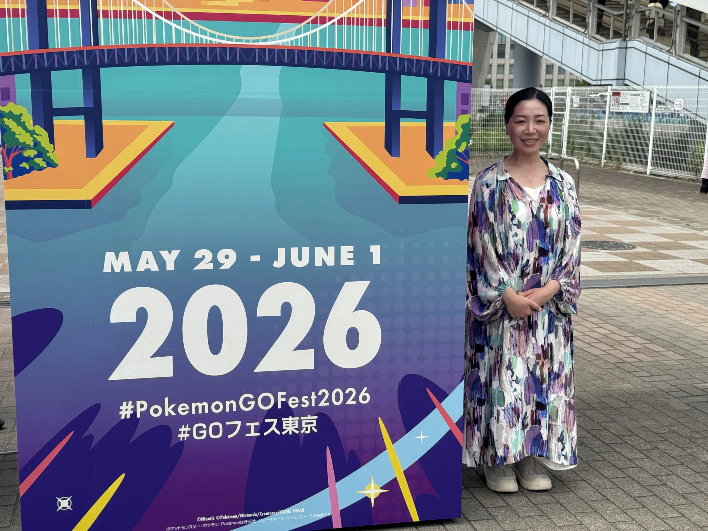 ナイアンティック主催の『Pokémon GO』10周年祭典が東京全域を舞台に過去最大規模で開幕し、三宅那月マネージャーが全メディアの質問に答え、徹底した安全・通信対策の裏側と、台南イベントに続く台湾ファンの熱気に対する深い感謝と歓迎の意を表明した。黃信維