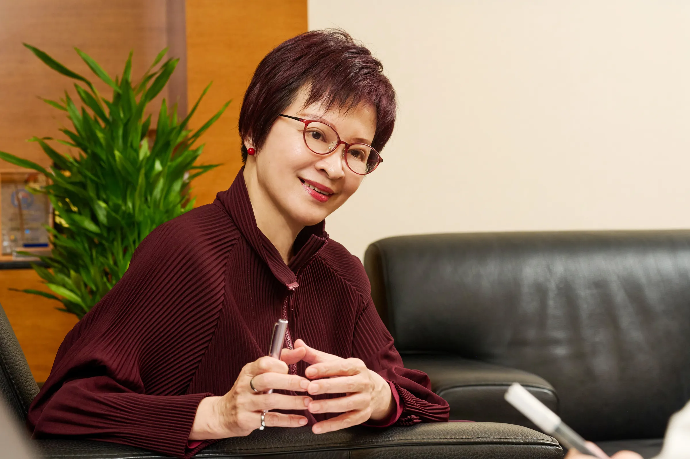 陳佩君把「信任」視為兆豐證券經營的核心，因此阻詐是守護客戶的重要責任，除鼓勵第一線勇於阻詐，也透過公開表揚與獎金機制，把「保護客戶」納入組織成就。(攝影：蔡孝如)
