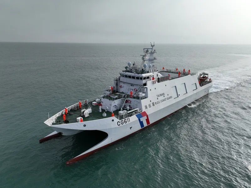 中國海警船現蹤　海巡：長濱艦併航監控 針對中國海警船於台灣東南海域編隊活動一案，海洋委員會海巡署1日表示，全程均於限制水域外航行，由海巡署長濱艦併航監控中。（海巡署提供）中央社記者黃麗芸傳真115年6月1日