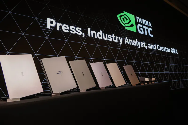 黃仁勳全球媒體問答　現場展示RTX Spark筆電 人工智慧（AI）晶片大廠輝達（NVIDIA）執行長黃仁勳2日上午於台北舉行全球媒體問答，現場展示NVIDIA RTX Spark系列筆電。中央社記者翁睿坤攝115年6月2日