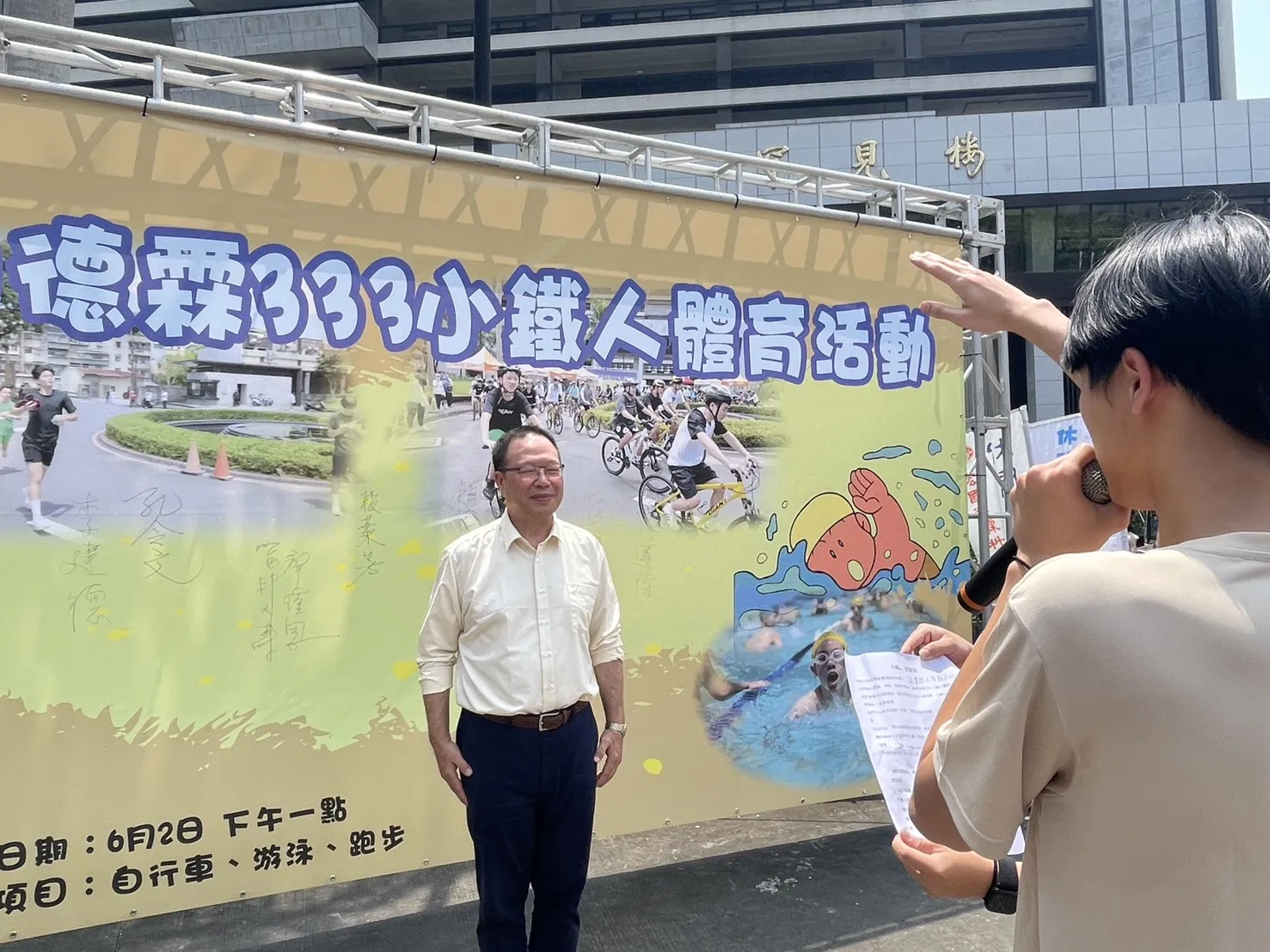 333小鐵人賽運動員宣示代表，是休閒系呂紹少典同學。(圖/宏國德霖科大)