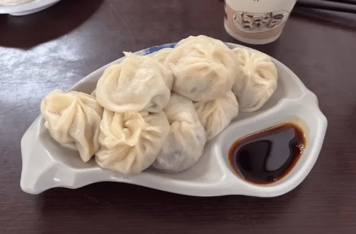 宜蘭知名的小籠包以皮薄多汁聞名。（圖／取自網路溫度計DailyView）