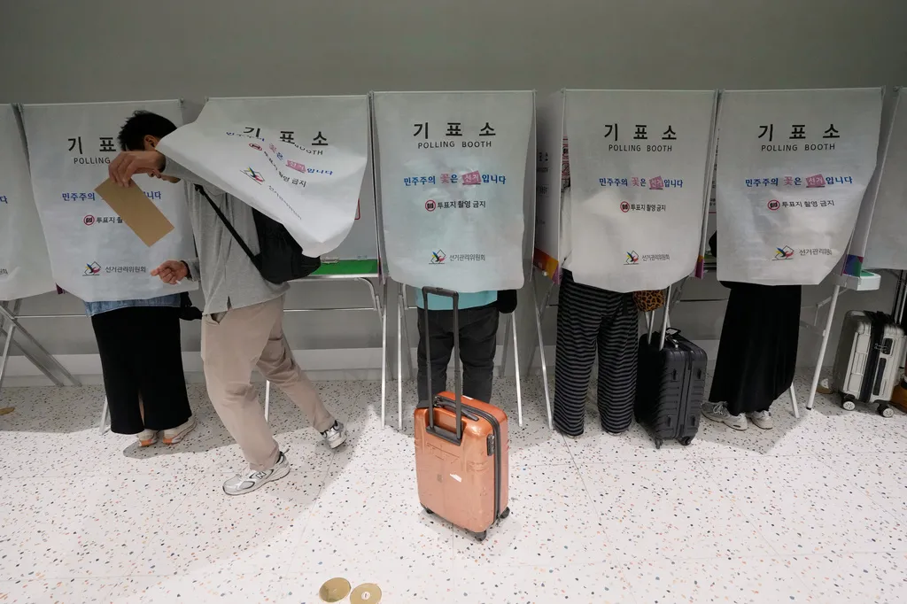 南韓地方選舉3日正式開始計票。（美聯社）