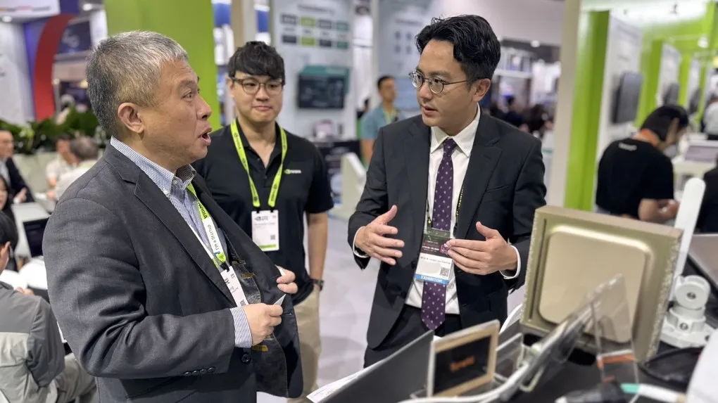 廖泰翔局長與亞灣創新生態系及NVIDIA Inception合作新創團隊「巴涼科技」、「赫侖」及「摩絡人工智慧」交流。（圖/高市經發局提供）