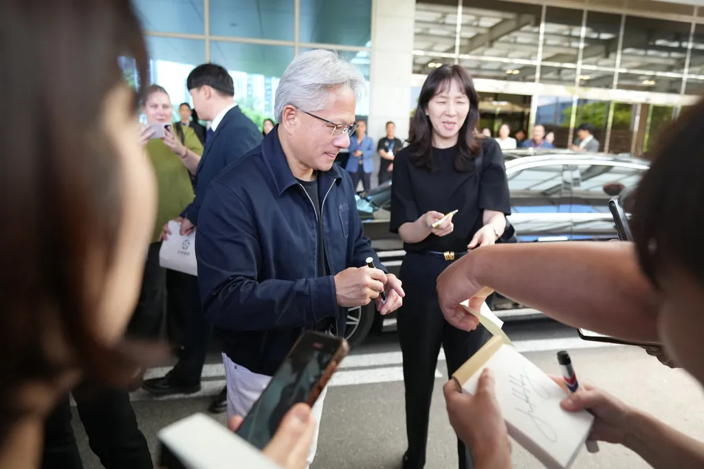 輝達執行長黃仁勳從台灣飛抵首爾。（美聯社）