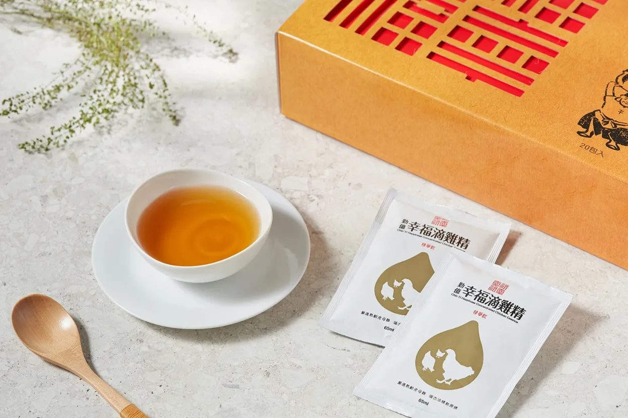  勤億以每2公斤的優質全雞，最終僅能精煉出珍貴的300cc滴雞精，成為各大品牌最信賴的代工與健康堅實後盾。(圖／勤億提供)