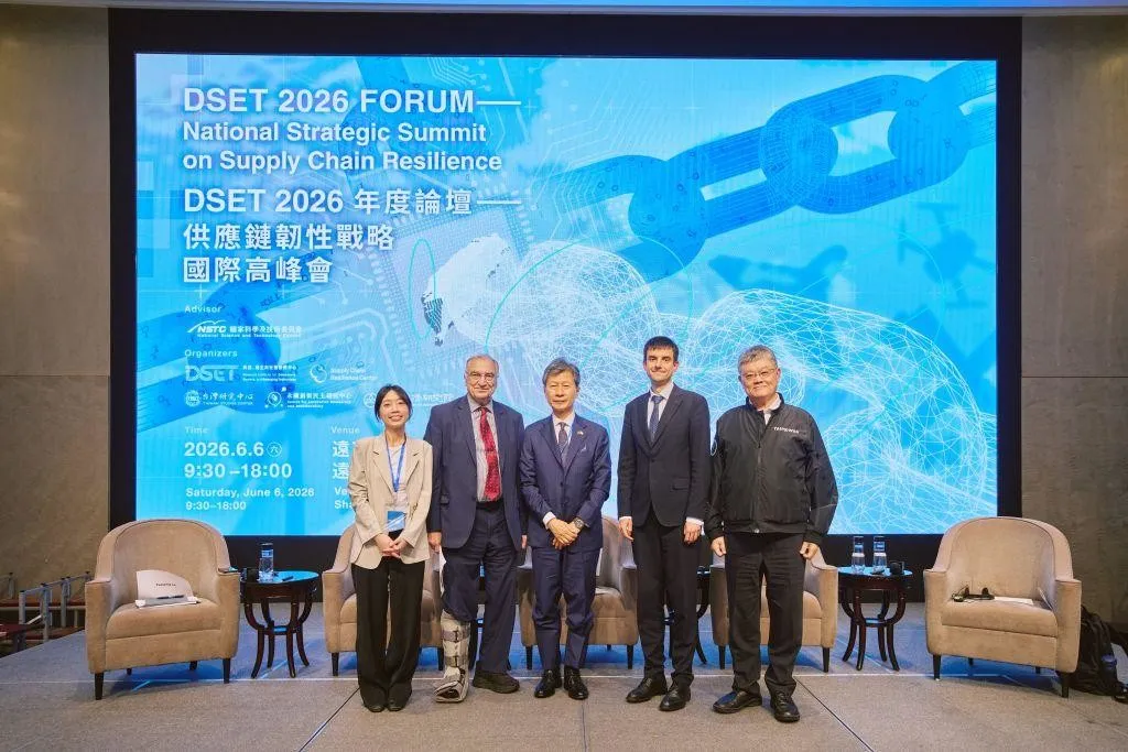 台電副總經理吳進忠（右）出席2026年6月6日由國科會智庫DSET的年度國際論壇，討論台灣的能源韌性。（DSET提供）