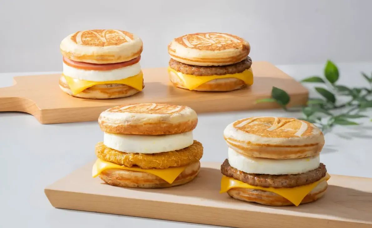 麥當勞「McGriddles 厚鬆餅堡系列」（圖／業者提供）