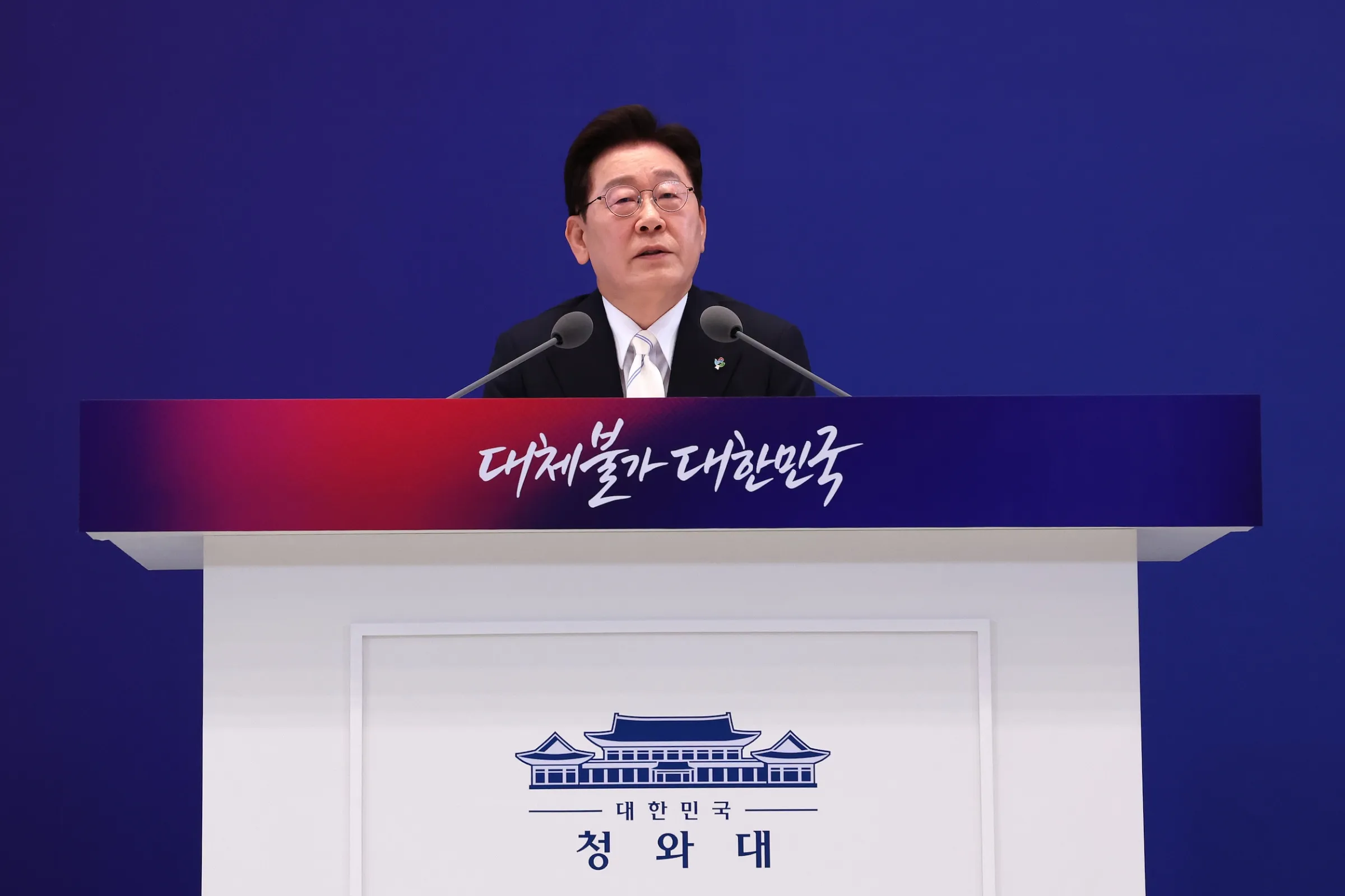 2026年6月8日，韓國總統李在明召開就職一週年記者會。（美聯社）