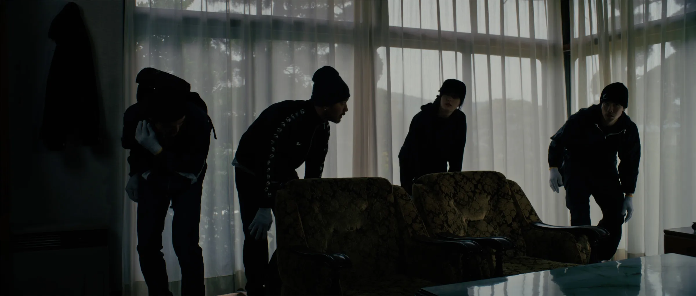 台湾での活動経験を有する俳優の塗茂るなが、主演短編映画『shady』とともに「SSFF & ASIA 2026」に登場し、風伝媒（The Storm Media）の独占インタビューにて日台の撮影現場における経験を明かすとともに、今後は確固たる実力を身につけ、日台合作作品に招聘される俳優を目指すとの抱負を語った。ショートショート実行委員会