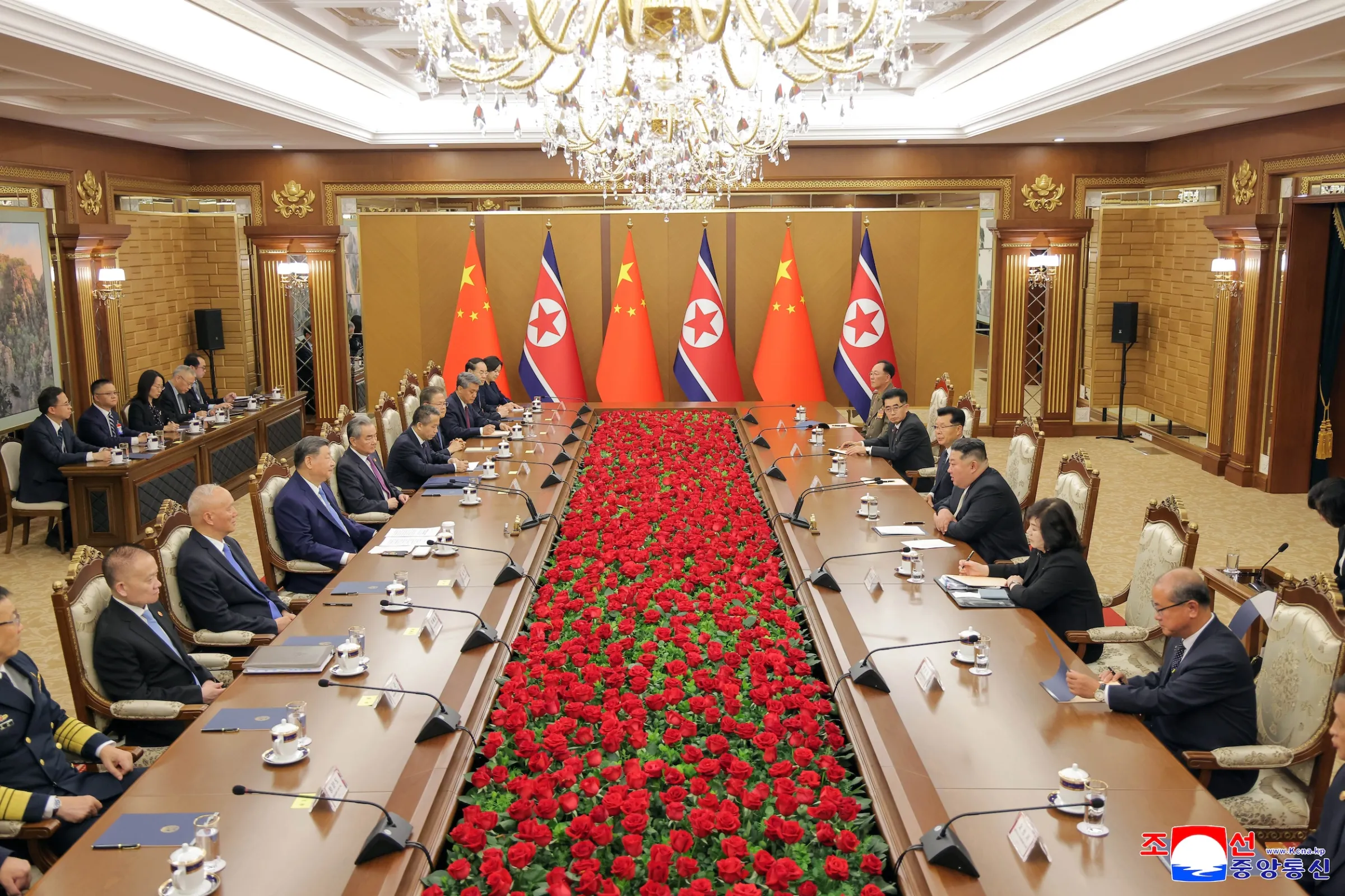 2026年6月8日、中国国家主席・習近平氏と北朝鮮最高指導者・金正恩氏が平壌で二国間会談を行った。（AP通信）