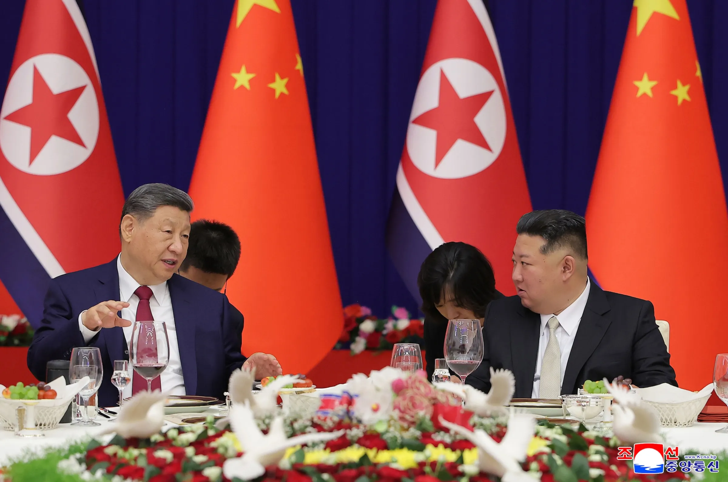 2026年6月8日、中国国家主席・習近平氏と北朝鮮最高指導者・金正恩氏が平壌で会談した。（AP通信）