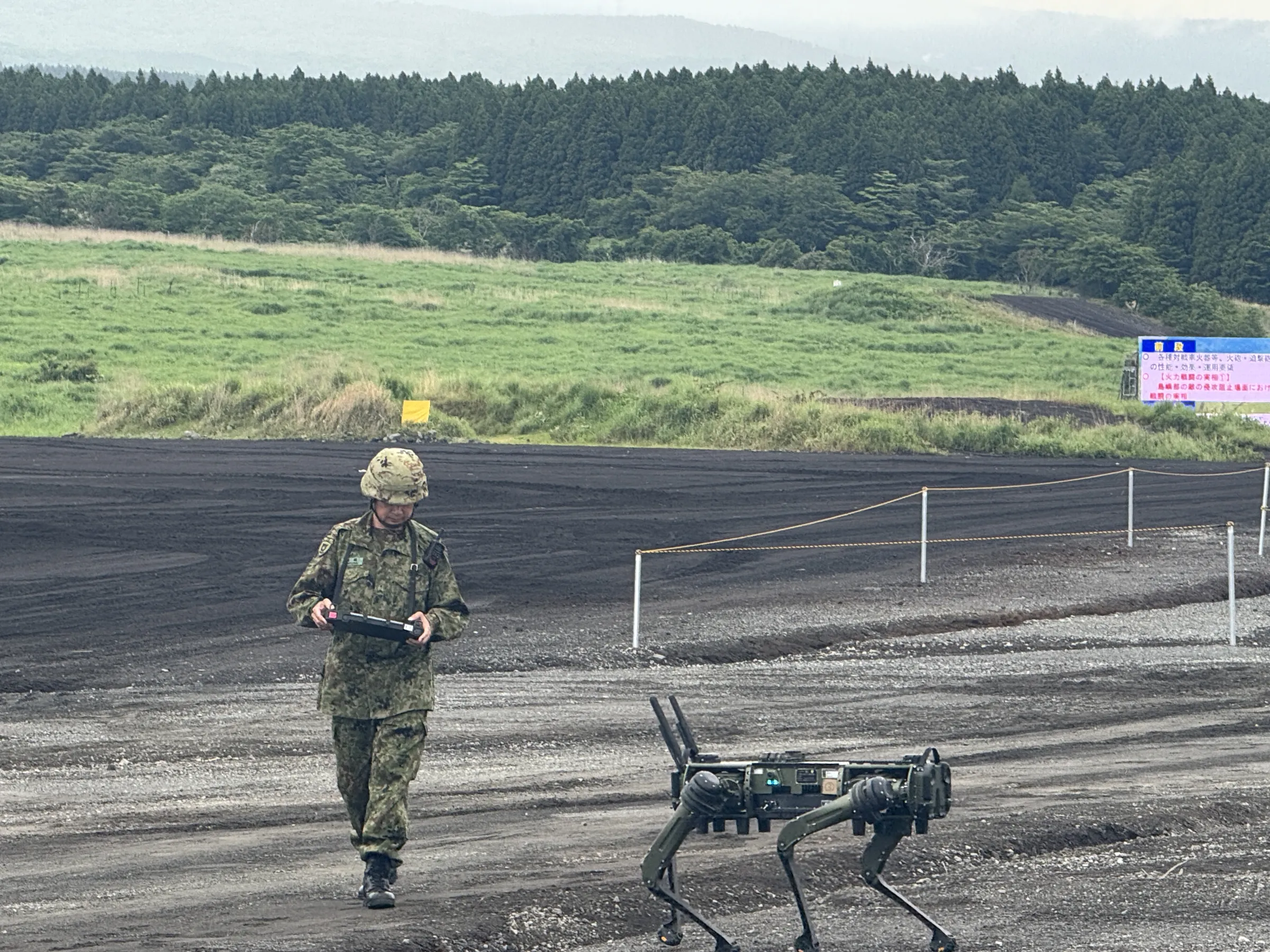 20260609-日本富士演習，陸上自衛隊展示機器犬。（黃信維攝）