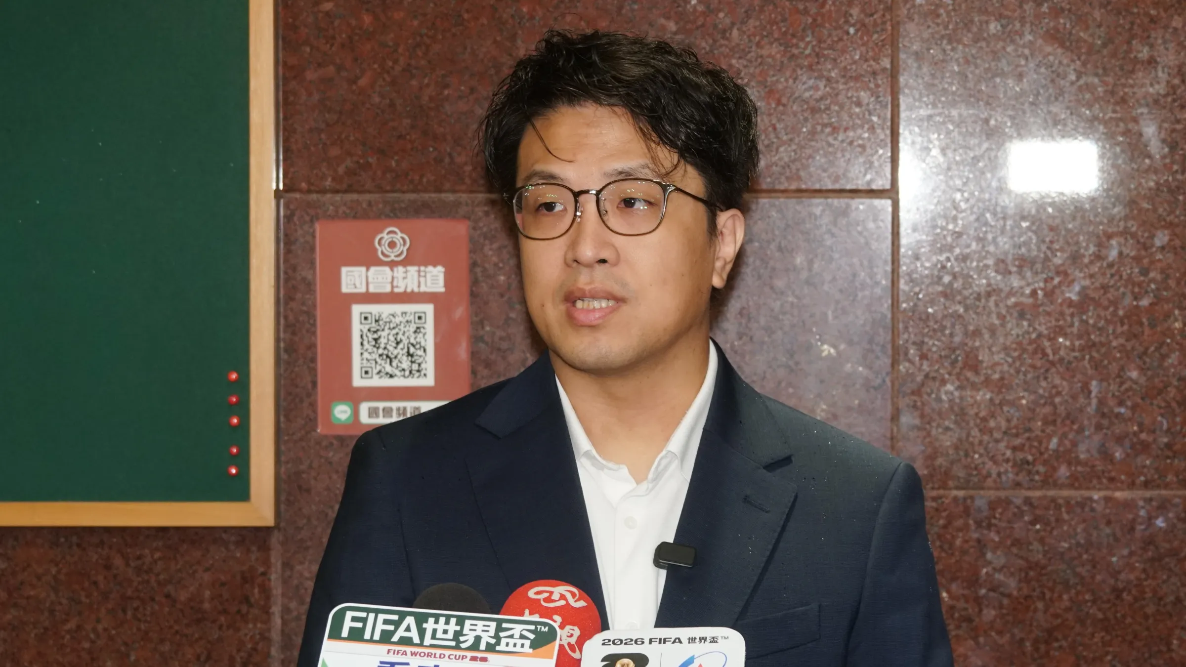 20260609-民進黨立委張雅琳等舉辦「與琳有約-臺北市國小學生家長聯合會互動式座談」，圖為沈伯洋受訪。（蔡親傑攝）