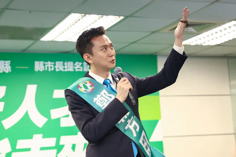 新竹縣長選舉　民進黨鄭朝方獲徵召參選（2） 民進黨中執會10日通過提名現任竹北市長鄭朝方（圖）代表參選新竹縣長，並舉行提名記者會正式宣布，鄭朝方帶著對自己意義深遠的念珠出席，說明背後的故事代表自己從政的初心。中央社記者王騰毅攝115年6月10日