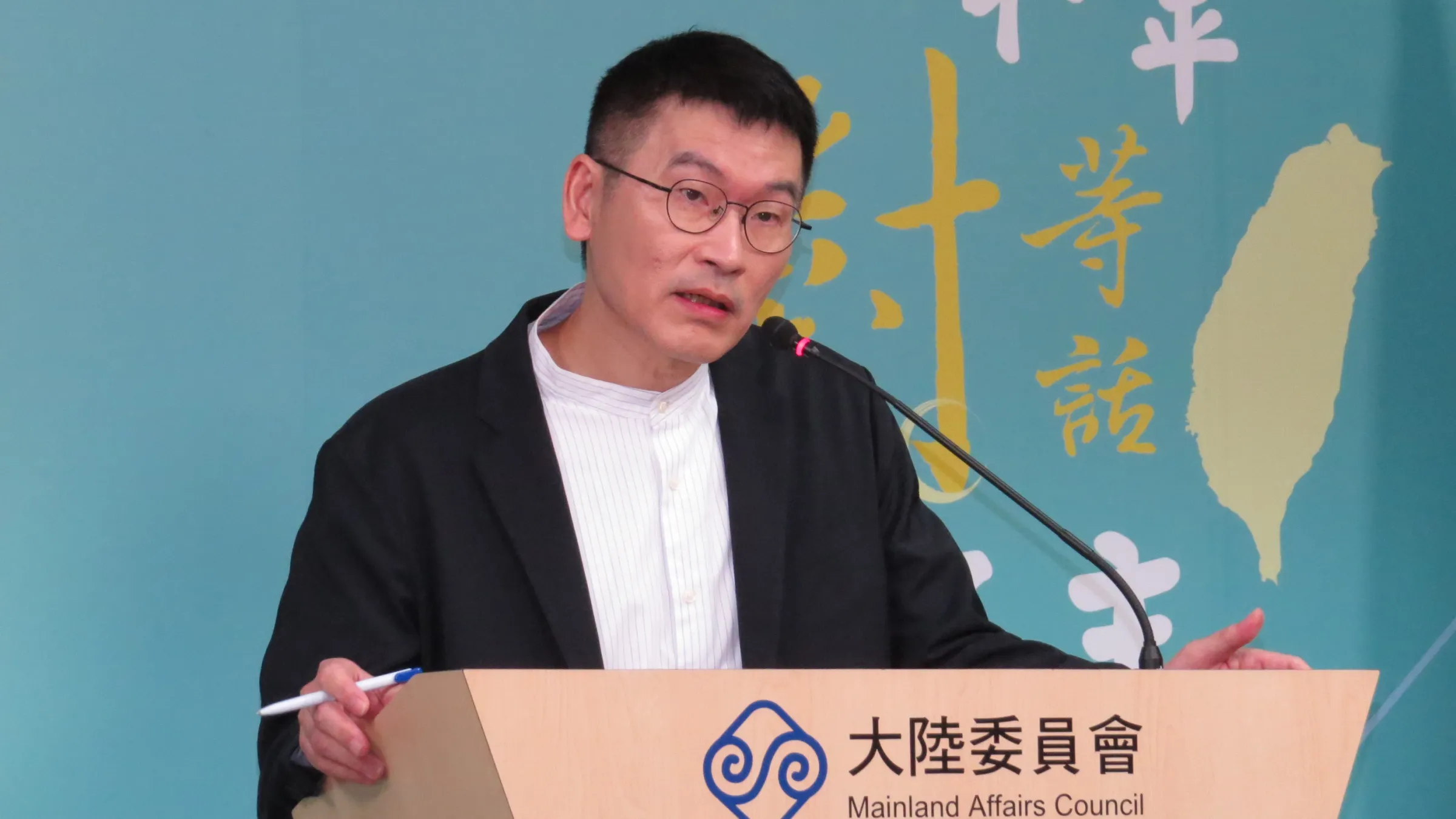 陸委會副主委梁文傑主持例行記者會。（楊騰凱攝）