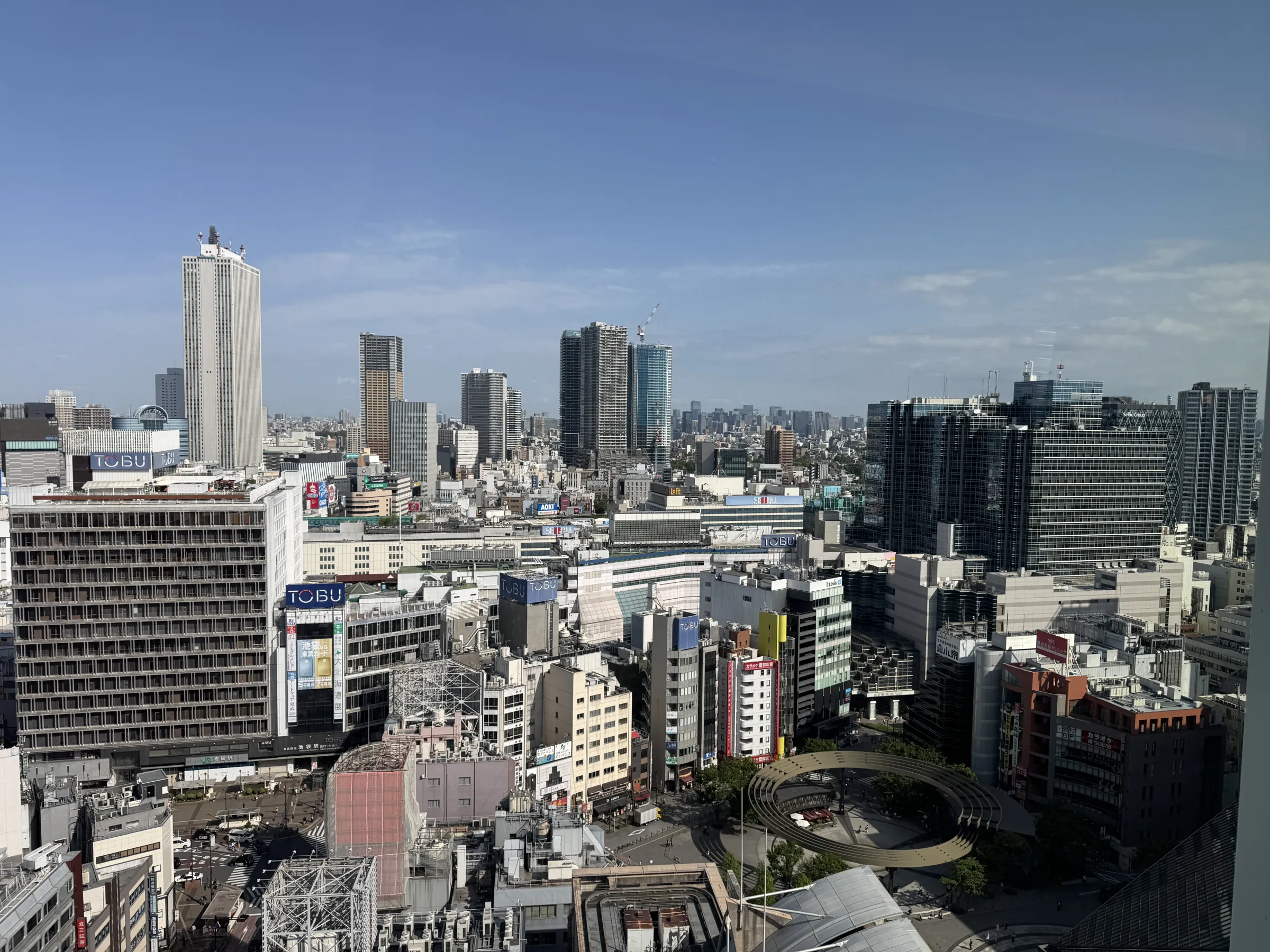 職人と施主を直接マッチングさせ、中間費用を開示した透明性の高いプラットフォームにより、旧態依然とした建設業界の構造改革とDX化、若手や外国人労働者の育成を通じたグローバル展開を目指す建築市場株式会社の取り組み。黃信維