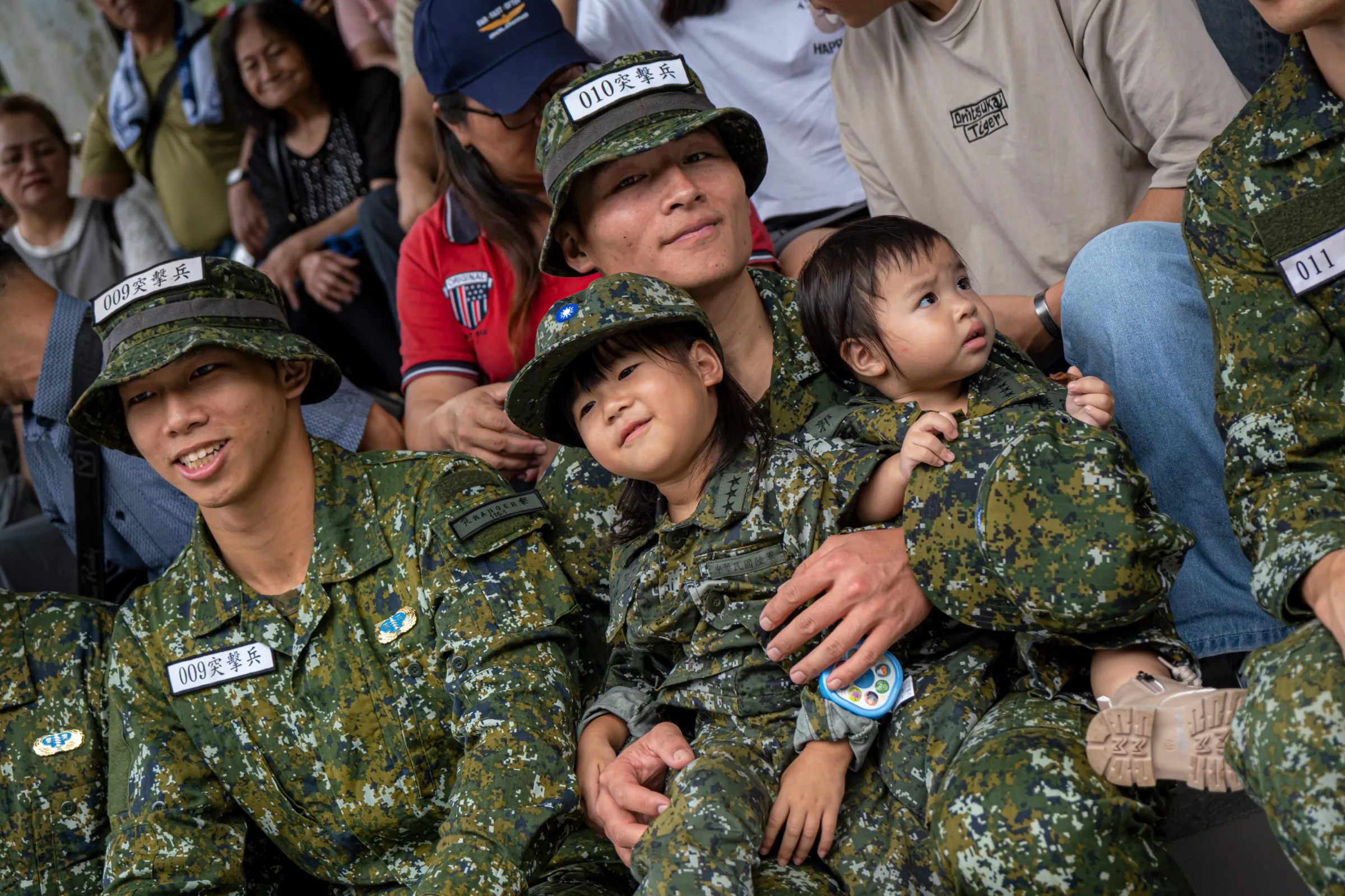Graduating trainees gather with family members at the completion ceremony held at Liyang Garrison on June 12, 2026.
