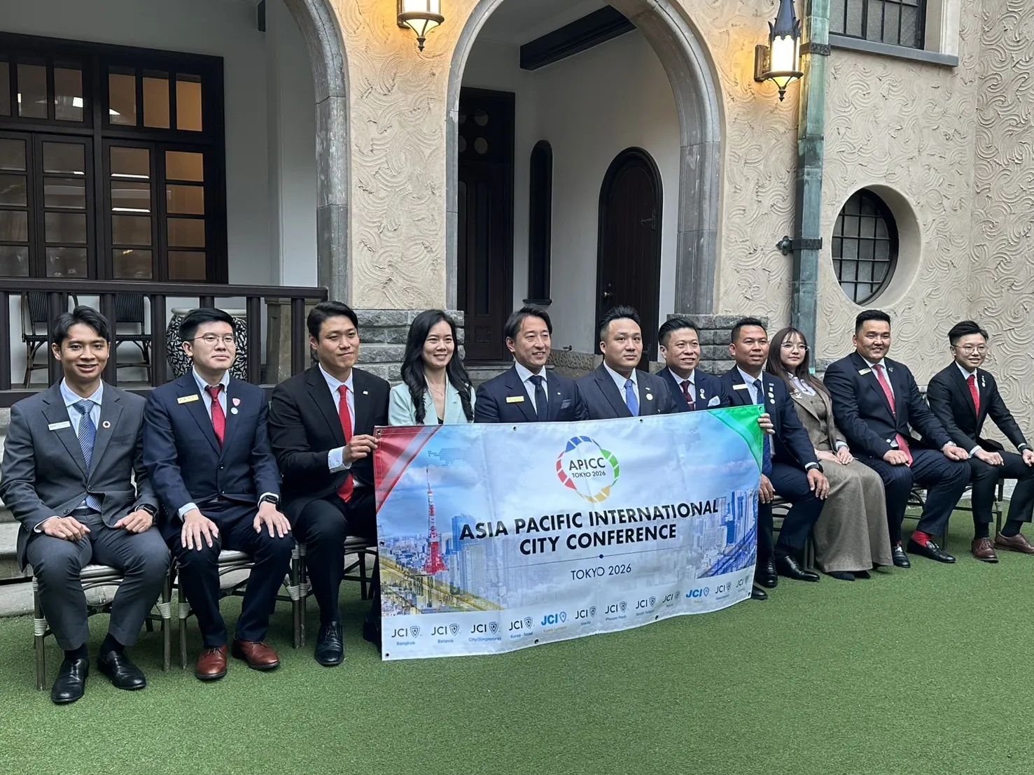 台北市國際青年商會代表團赴東京參與2026亞太國際城市議會會議，並與東京青年會議所及亞太各城市青年領袖交流，聚焦AI浪潮下的城市創新、人才培育與國際合作，持續深化台北與亞太城市間的青年網絡連結。（照片／青商會提供）
