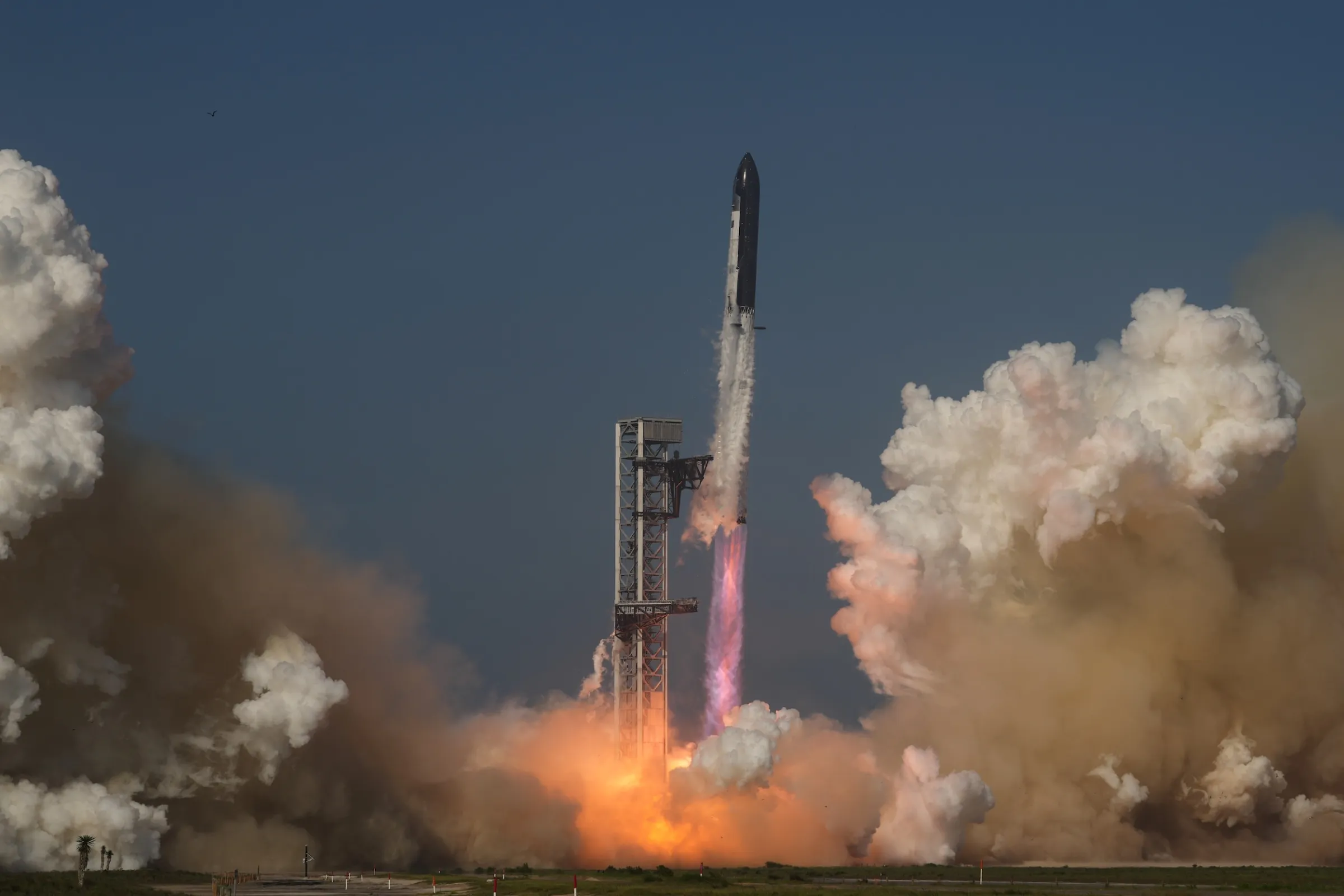 2026年5月22日，SpaceX公司的星艦火箭從德州基地升空。（美聯社）