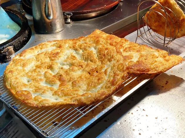 草鞋墩夜市美食｜輝爸鄉味蔥油餅（圖／草鞋墩人文觀光夜市）