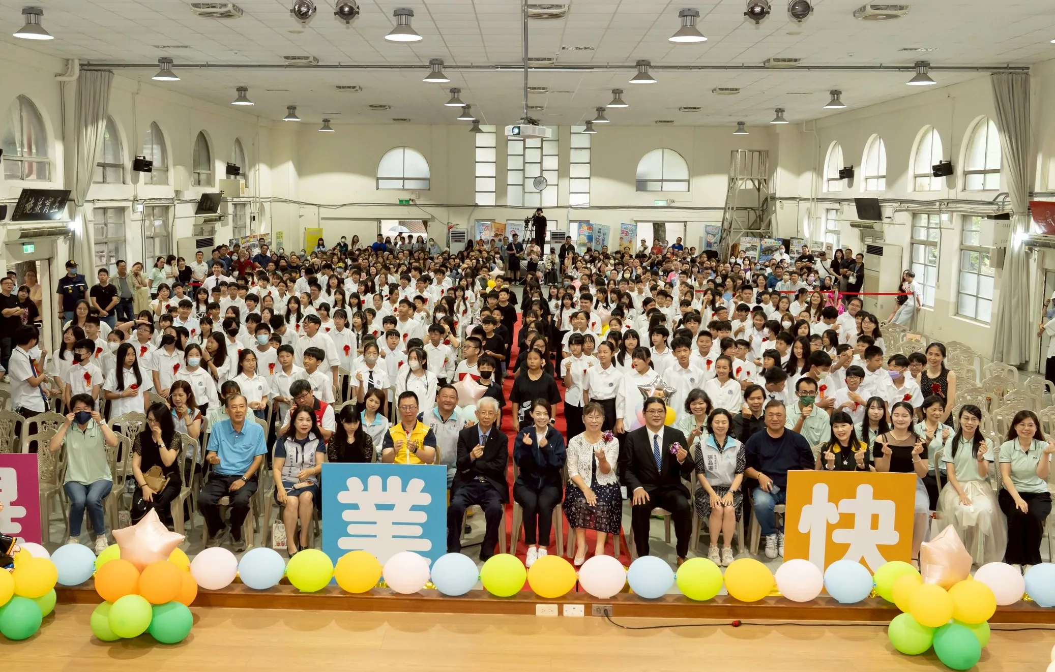新竹市長高虹安出席新竹國小畢業典禮。（圖／新竹市政府提供）