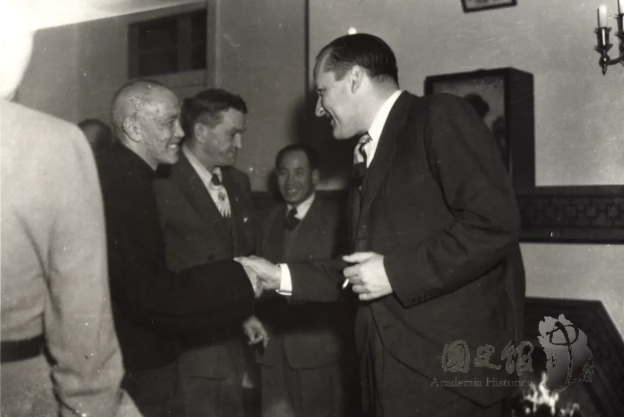 1949年11月26日，大陸淪陷之際，諾蘭飛往重慶拜會時任中國國民黨總裁的蔣中正，表達了他心中的中國正統只有蔣中正，輪不到李宗仁。（國史館）
