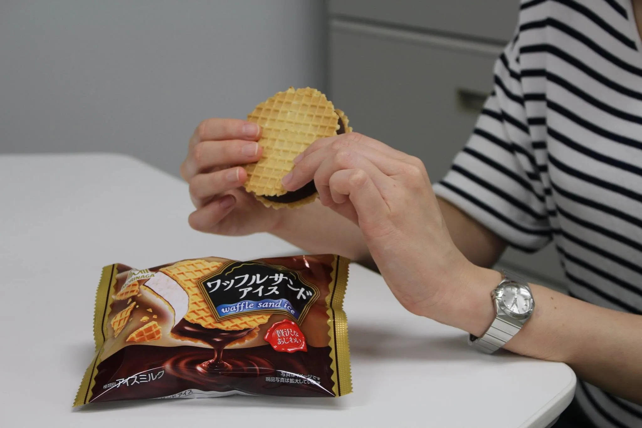 日本森永製菓推出的鬆餅夾心冰淇淋。（取自官方粉專）