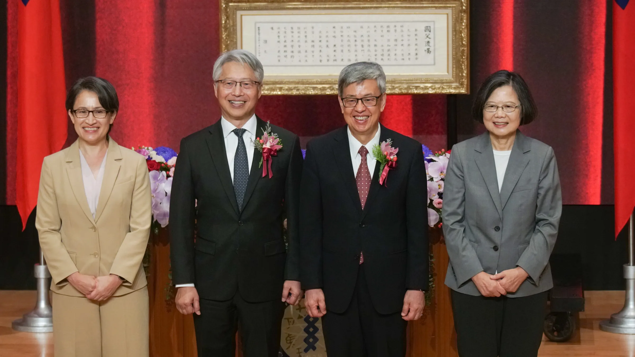 20260618-「中央研究院第十三任卸任院長、新任院長交接典禮」，左起副總統蕭美琴、卸任中研院長廖俊智、新任中研院長陳建仁、前總統蔡英文。（蔡親傑攝）