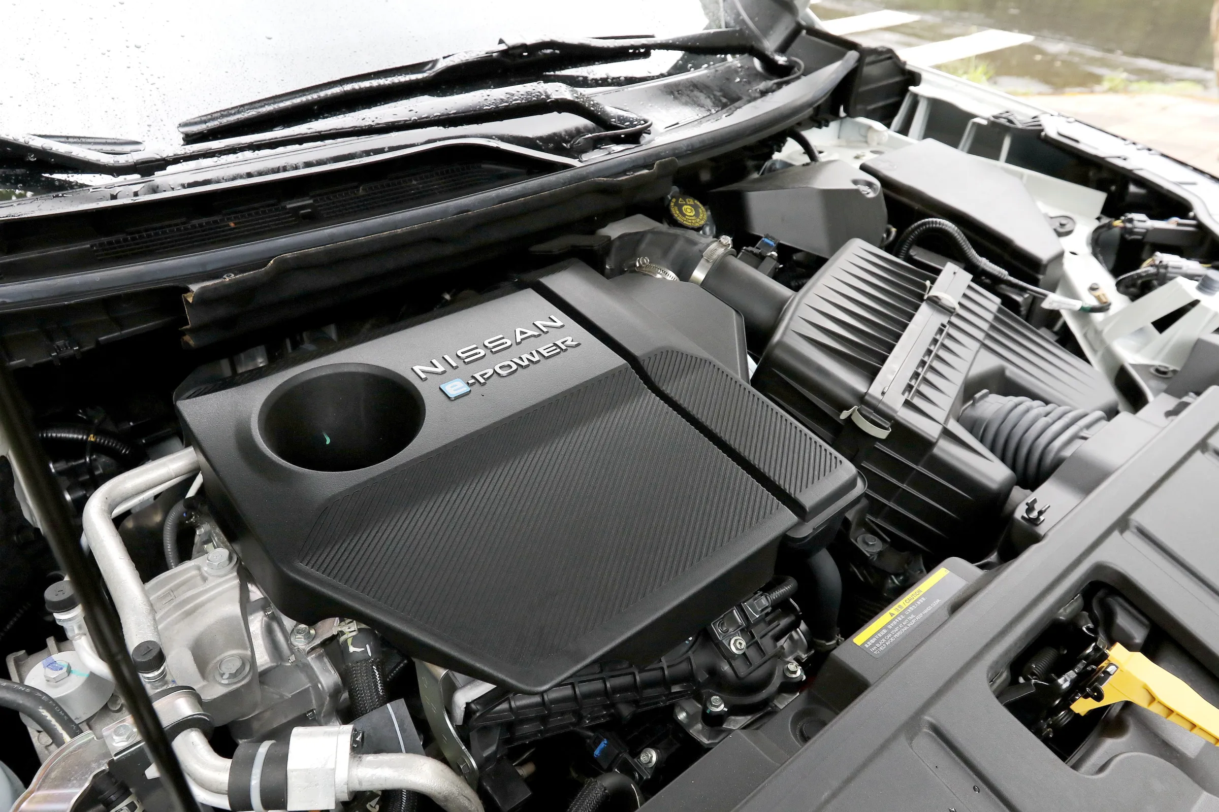 1.5升VC-Turbo可變壓縮比引擎與發電機組成智能發電系統，擔當充電大任。