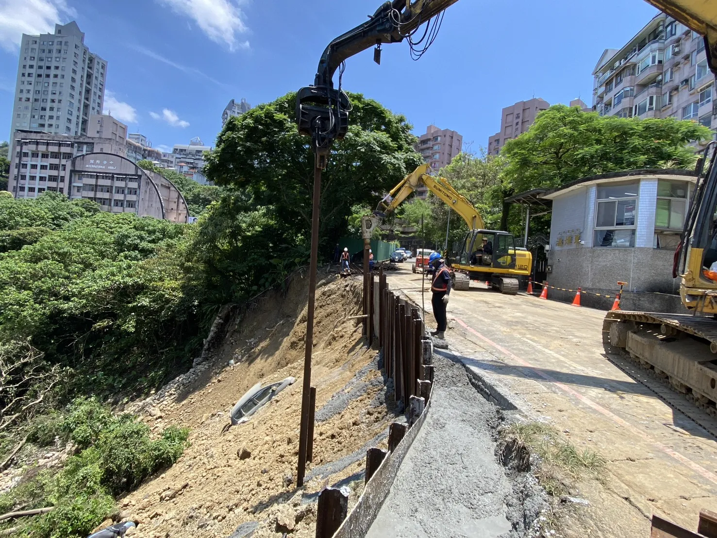 市府各局處與區公所將持續保持高度警覺，密切關注天氣變化與施工監測數據。（圖/新北市政府）