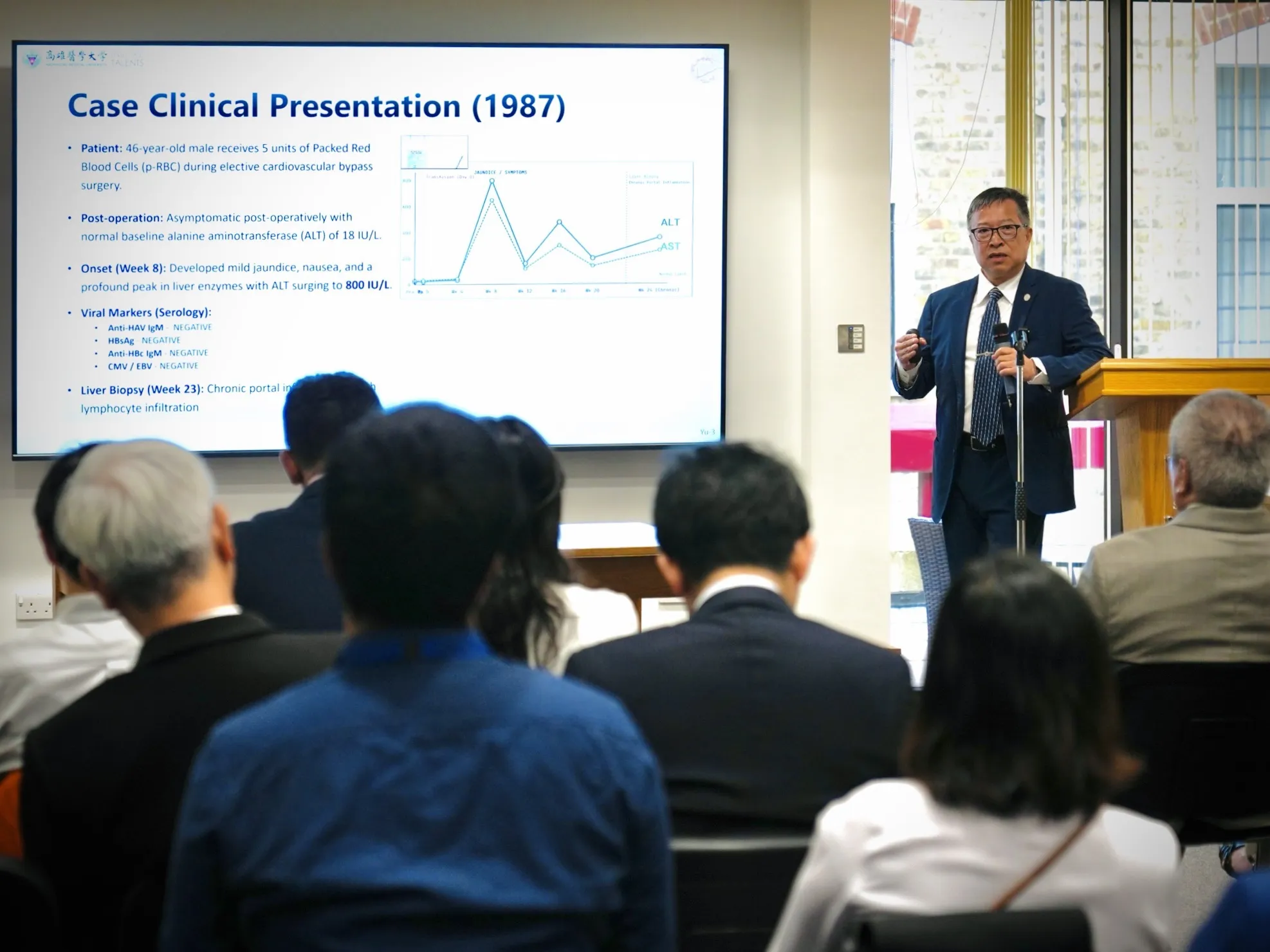 高雄醫學大學余明隆校長受邀於英國牛津大學發表「以病人為中心的轉譯研究：邁向消除C型肝炎之路」專題演講。（圖/高雄醫學大學提供）