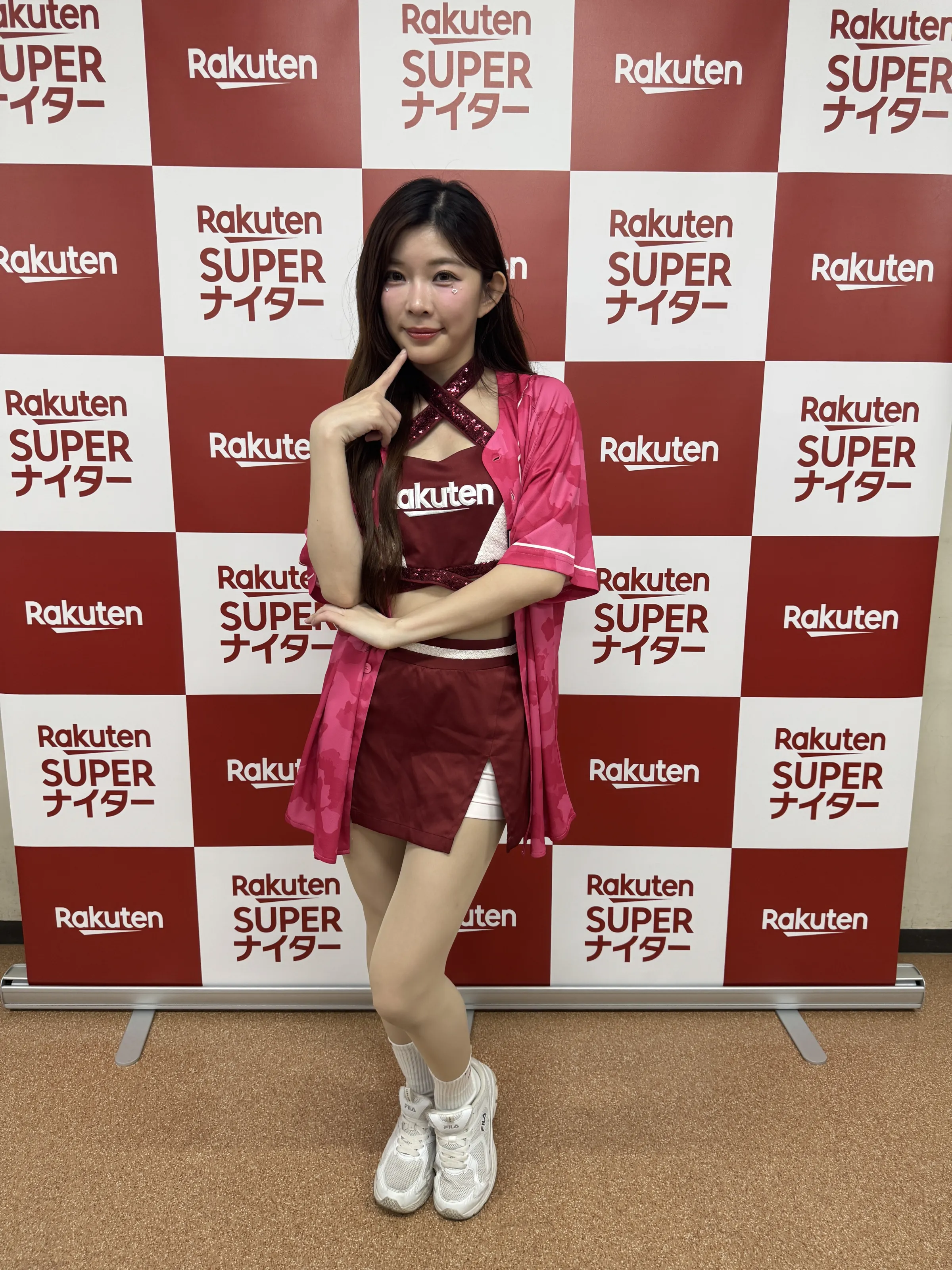 台湾のチアリーダー「Rakuten Girls」が東京ドームでパフォーマンスを披露し、ファン投票上位2名がセレモニアルピッチを行って球場を盛り上げた。黃信維