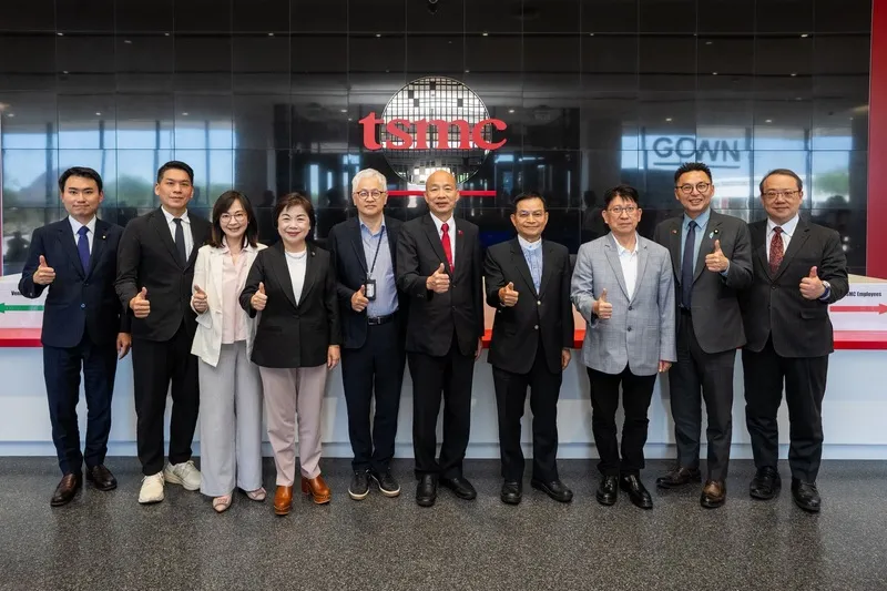 韓國瑜訪台積電亞利桑那州廠 立法院長韓國瑜率跨黨派立委訪美，於美國鳳凰城時間22日下午前往台積電亞利桑那州廠參訪，與10餘家赴美投資的台積電供應鏈廠商座談交流。（立法院提供）中央社記者劉冠廷傳真115年6月23日