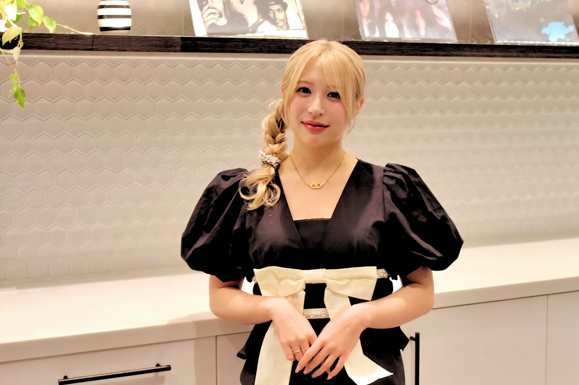 次世代シンガーソングライターの茉ひるが風傳媒の独占インタビューに応じ、新EP Cinemaの制作秘話や2027年3月にZepp New Taipeiで開催する初の2DAYS単独公演への熱い意気込みを語った。黃信維