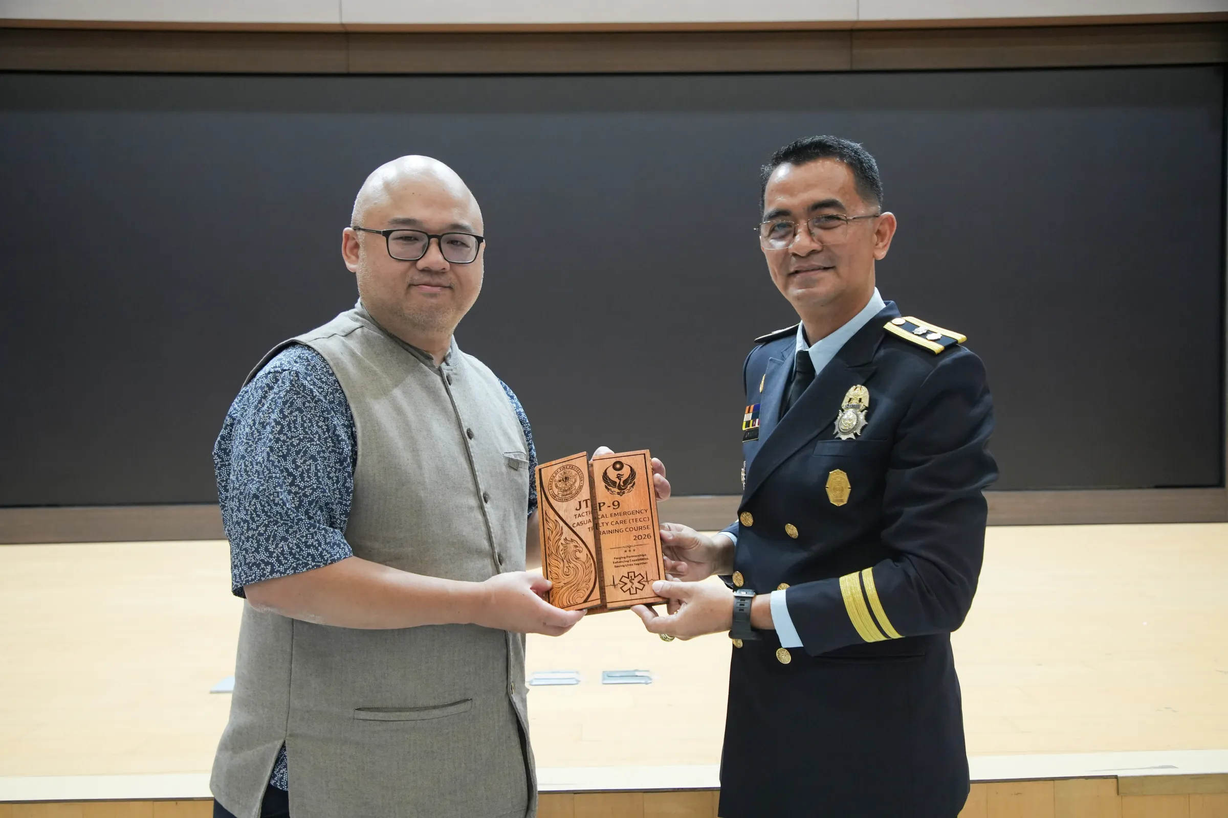TAEF Executive Director Alan Hao Yang (left) and Philippine Fire Protection chief General Wilberto Kwan Tiu attended The 2026 Joint Training Program (JTP) under the Taiwan-East Asia Cooperation Center (TECC) framework on June 22. (Provided by TAEF)