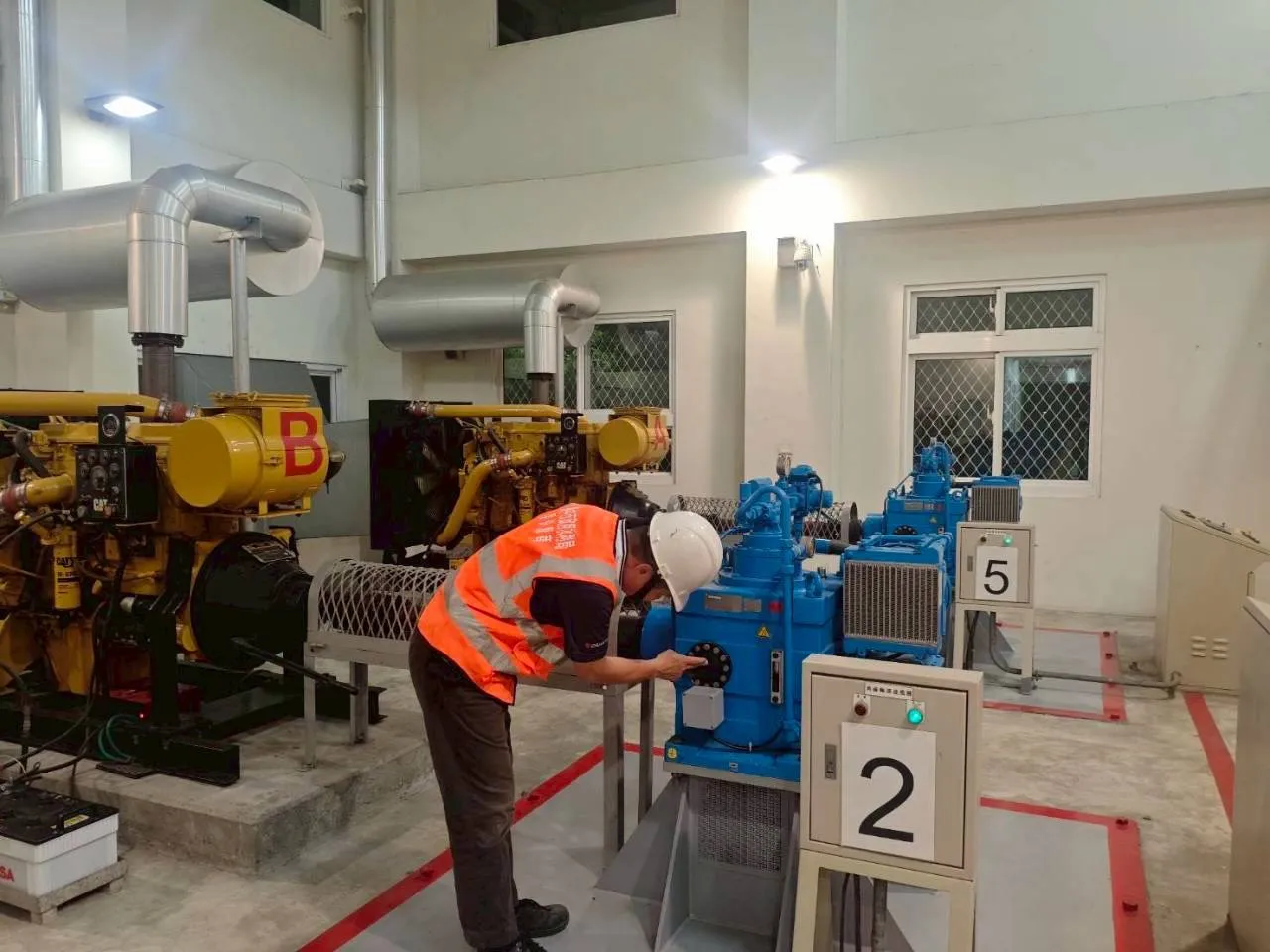 中市水利局檢測抽水機組、發電設備及附屬設施經測試皆運作正常，必要時可立即投入抽排作業。(圖/台中市政府)