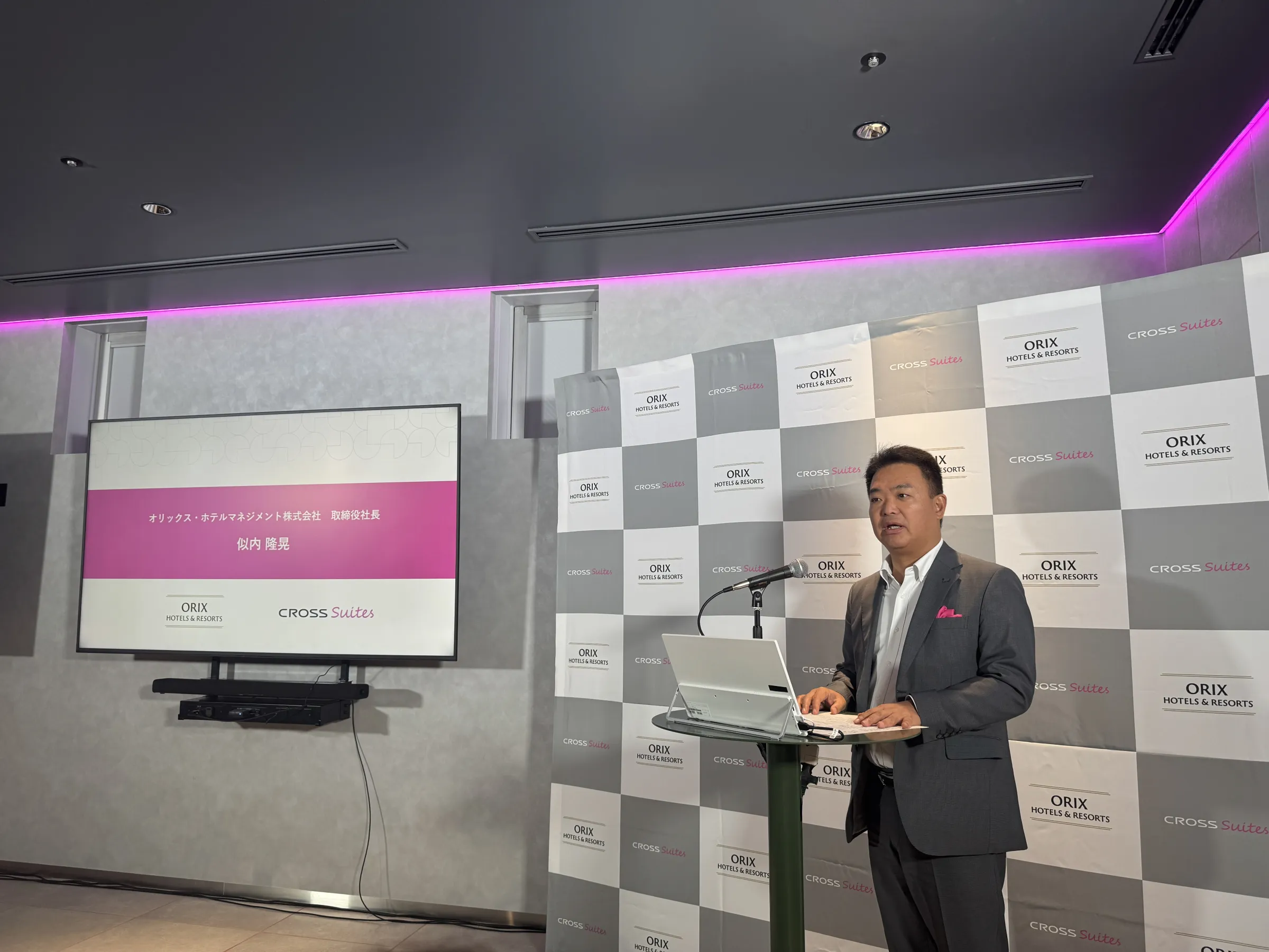 オリックスは浅草に中長期滞在向けのアパートメントホテル「クロススイーツ東京浅草」を7月3日に開業し、浅草寺を望む和室や金魚をテーマにした客室などを通じて新たな宿泊体験を提供する。ORIX HOTELS & RESORTS